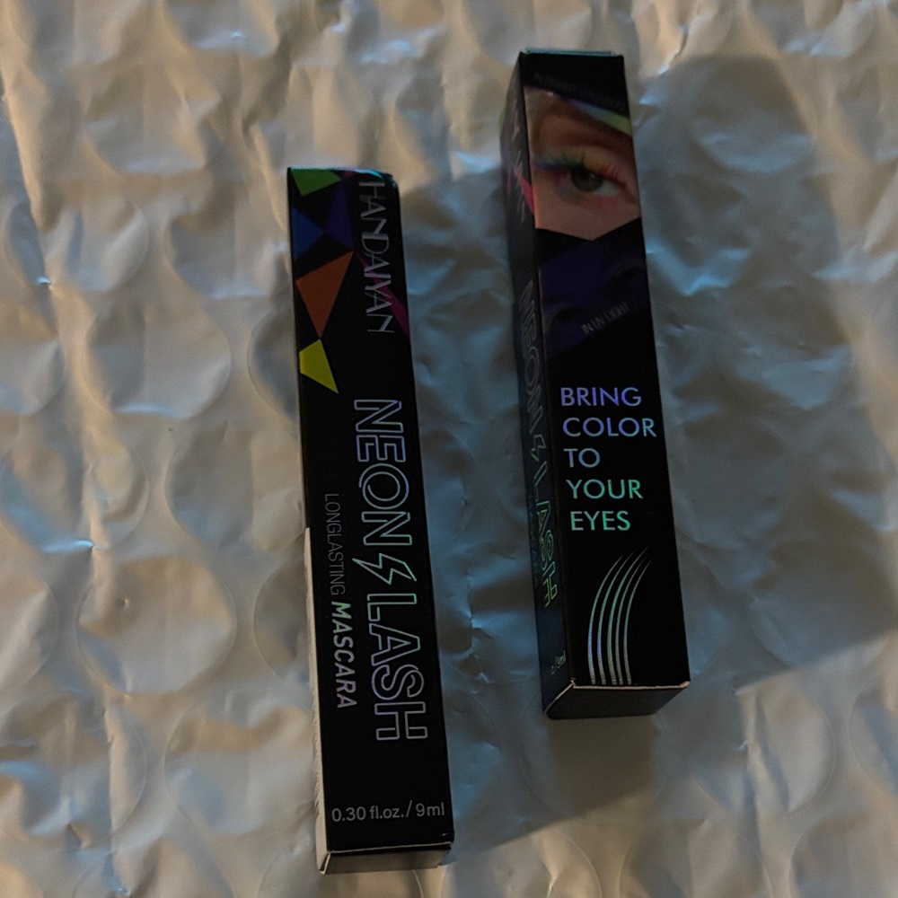 Neon Lash Longlasting Mascara in Neon Green/Blue-